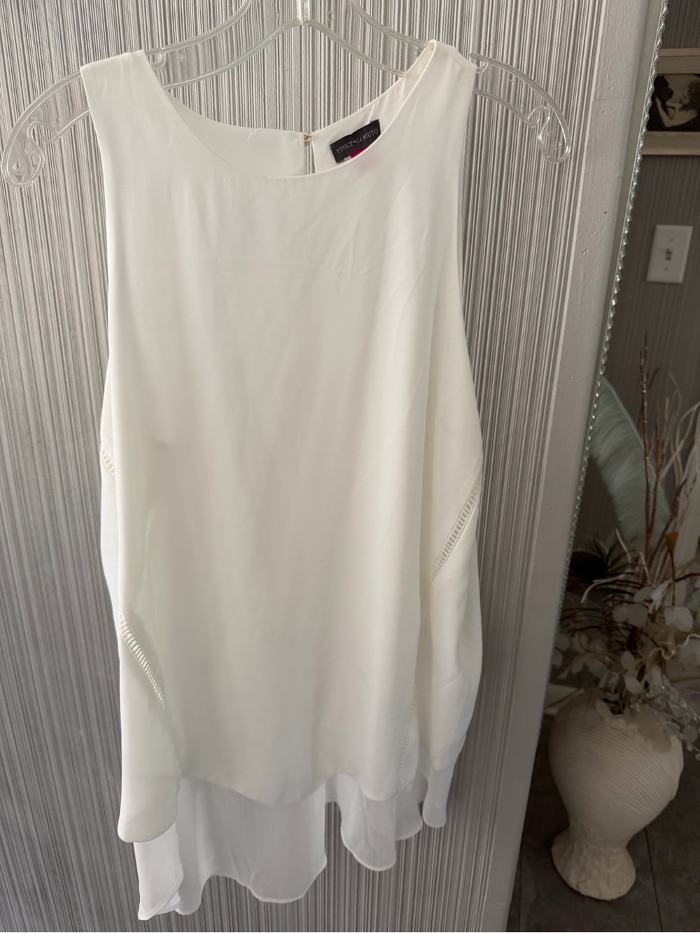 Vince Camuto White Sleeveless Flowy Top